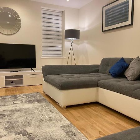 Amazing 2 Bed 2 Bath Private Apartment Watford  Esterno foto