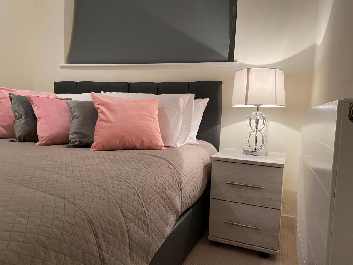 Amazing 2 Bed 2 Bath Private Apartment Watford  Esterno foto