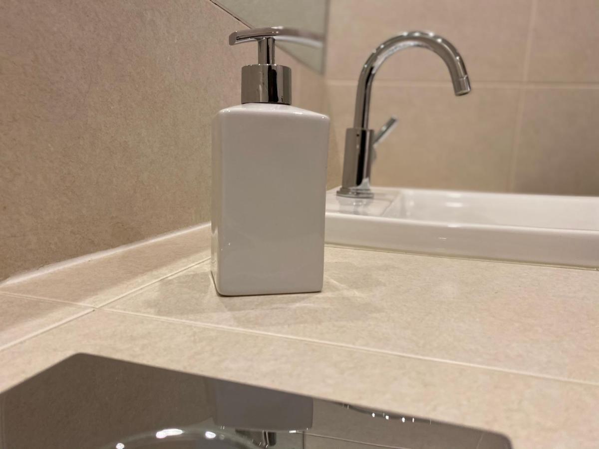 Amazing 2 Bed 2 Bath Private Apartment Watford  Esterno foto
