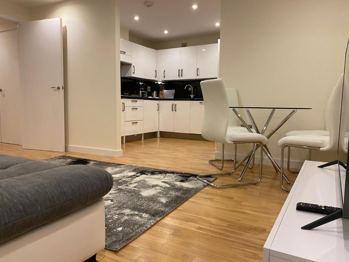 Amazing 2 Bed 2 Bath Private Apartment Watford  Esterno foto